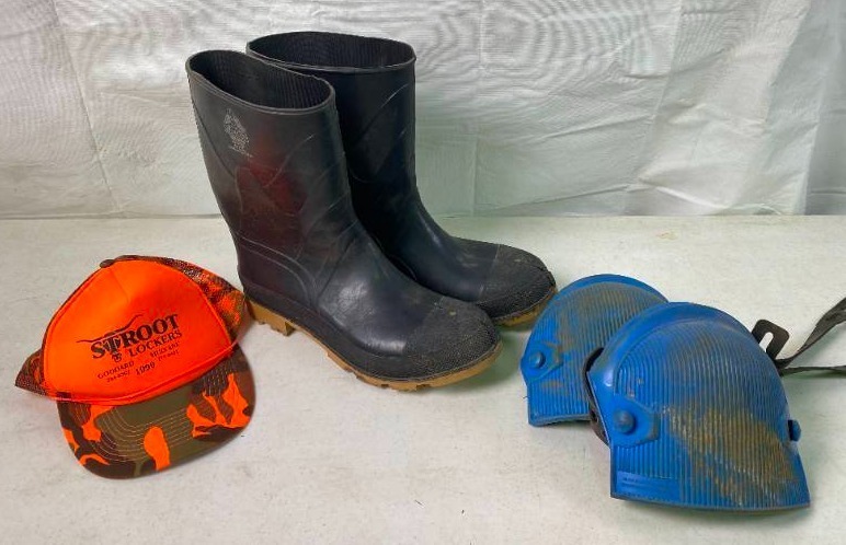 lot 9521 image: Bata Standard Steel Shank Boots size 13, Rubber Knee Pads, Hat