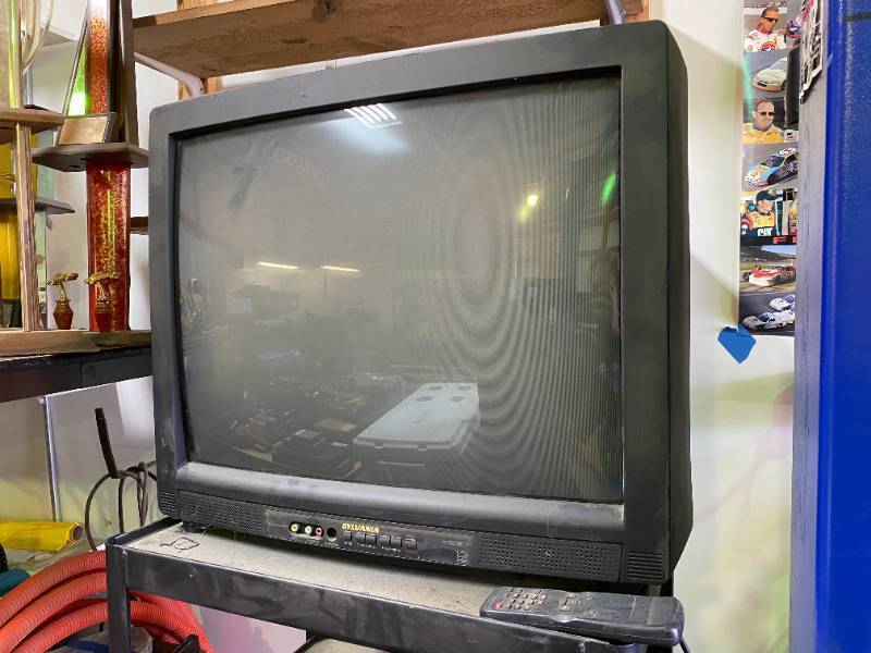 lot 9954 image: Vintage Sylvania TV w Remote