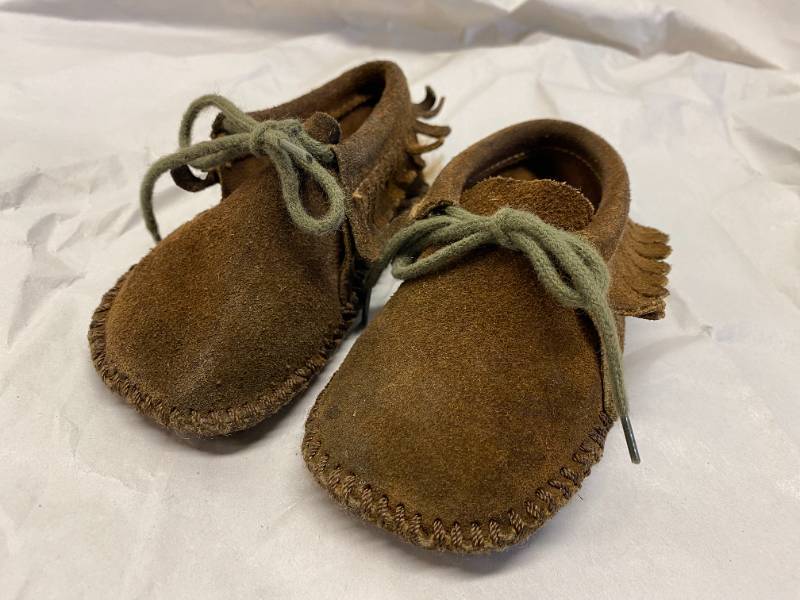 lot 6028 image: Vintage Leather Baby Moccasins