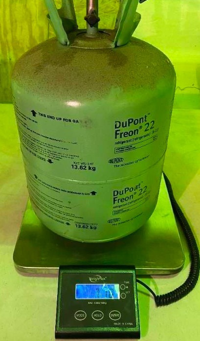 lot 6003 image: DuPont Freon 22 - It has some in it but is not very full - PICS ADDED OF WEIGHT