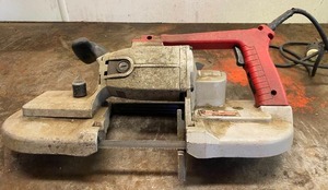 lot 6246 image: Milwaukee Heavy Duty Band Saw - Plugged in and Runs
