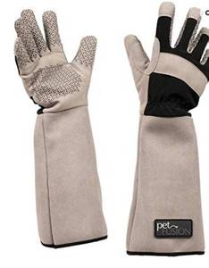lot 5311 image: PetFusion Multipurpose Pet Glove for Grooming