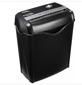 lot 5618 image: Amazon Basics 6-sheets cross cut paper shredde