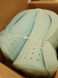lot 5654 image: Memory Foam Mattress topper