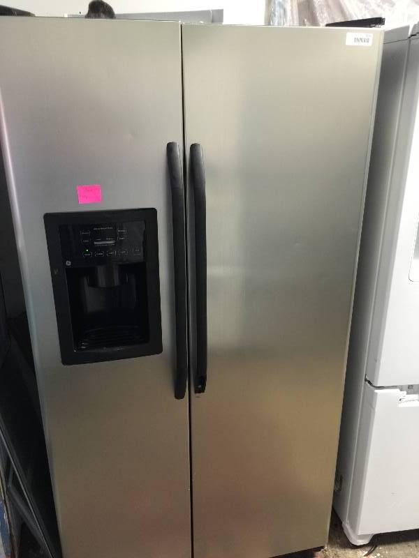 lot 1162 image: GE� ENERGY STAR� 25.3 Cu. Ft. Side-By-Side Refrigerator with Dispenser