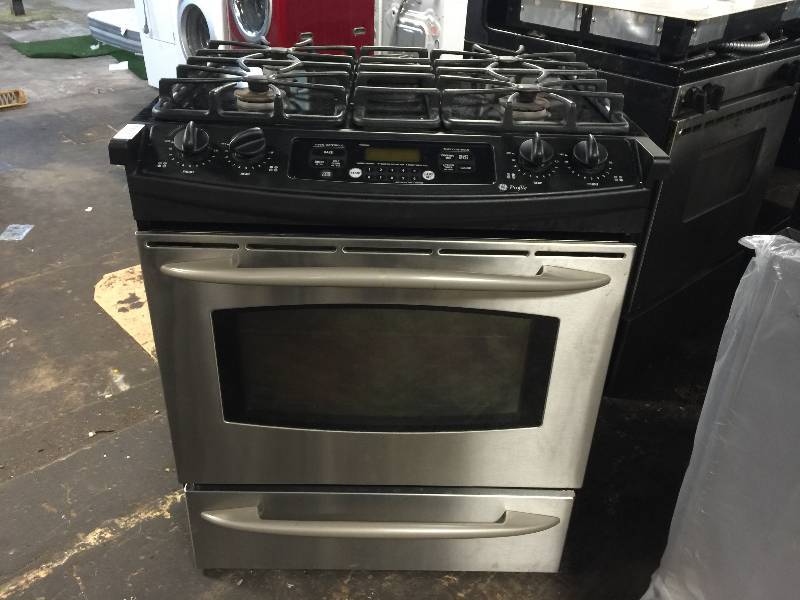 lot 1165 image: GE Profile 30 Slide-In Gas Range