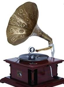 lot 20215 image: Deco 79 Wood Metal Gramophone an Excellen Home Decor