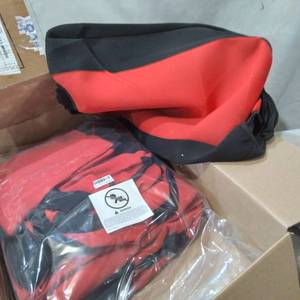 lot 20303 image: JEEP WRANGLER CAR SEAT, REDBLACK