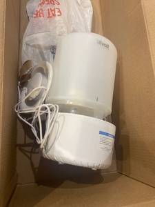 lot 20335 image: LEVOIT SMART TOP FILL HUMIDIFIER