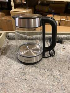 lot 24080 image: Amazon Basics Electric Kettle