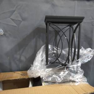 lot 24099 image: OUTDOOR WALL MOUNTED LANTERN STYLE LIGHT