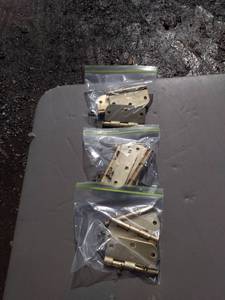 lot 18 image: 3 sets of 3 - 3 12 inch brass hinges and screws