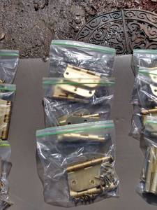 lot 21 image: 3 sets of 3 - 3 12 inch brass hinges and screws