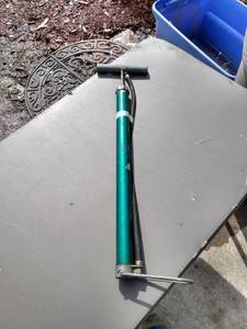 lot 28 image: vintage metal air pump