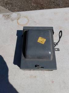 lot 44 image: new general switch safety switch 6 in wide 3 in deep 8 in tall