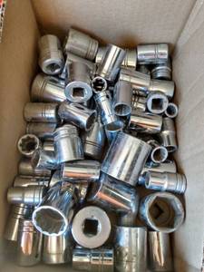 lot 55 image: box of 12 short sockets mixed sizes and companies includes Williams Craftsmans and others