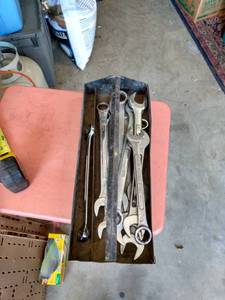 lot 95 image: toolbox tray full of large wrenches different companies