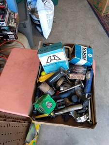 lot 107 image: flat of car parts tools and other garage items