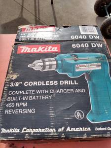lot 114 image: Makita 6040 DW 38 in cordless drill untested no charger
