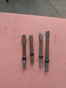 lot 134 image: 4 air hammer chisels