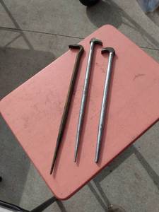 lot 136 image: 3 pry bars 1 is 14 in 2 are 16 in