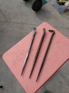 lot 137 image: 3 16-in pry bars