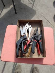 lot 145 image: flat of cutting tools
