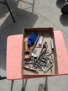 lot 146 image: flat of Allen wrenches