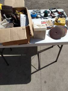 lot 152 image: large box of sanding disc pads and belts