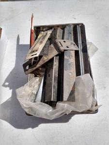 lot 154 image: mixed tub of garage items
