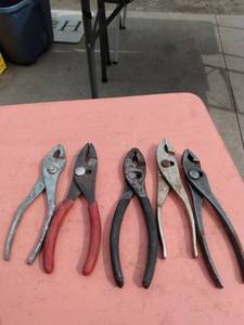 lot 166 image: 5 pairs of pliers