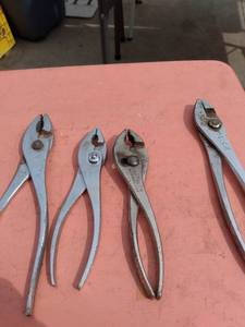 lot 167 image: 4 pairs of pliers