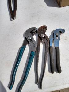 lot 173 image: 3 pairs of channel lock pliers