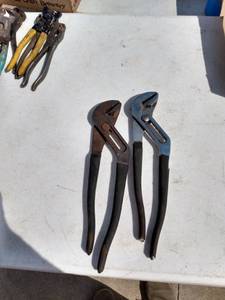 lot 175 image: 2 pairs of channel lock pliers