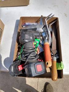 lot 179 image: flat miscellaneous tools and garage items