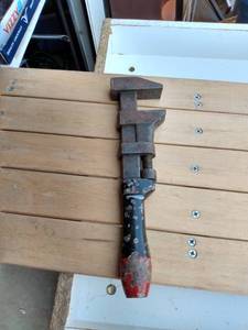 lot 181 image: antique B&G pipe wrench
