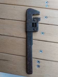 lot 183 image: 9 inch wizard pipe wrench