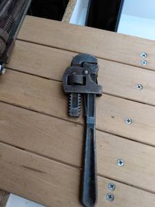 lot 185 image: 10 pexto pipe wrench