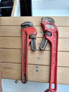 lot 186 image: 12 & 14 pipe wrenches