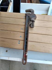 lot 187 image: 18 Ridgid pipe wrench