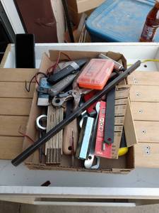lot 191 image: mixed flat of tools and garage items