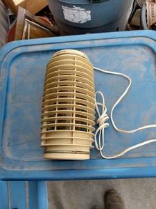 lot 197 image: 11 electric bug zapper plugged in comes on no further testing done