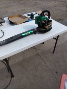 lot 198 image: weed eater featherlite blower gas powered untested