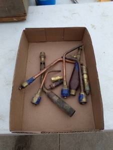 lot 218 image: flat of torch heads