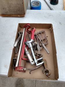 lot 219 image: flat of mixed tools