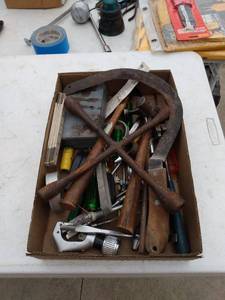 lot 222 image: flat of miscellaneous tools