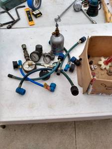 lot 227 image: box of cooling gauges and hoses