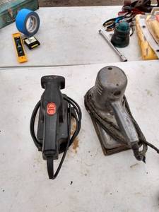 lot 230 image: 2 Black & Decker Sanders black sander plugged in works other one will need new cord