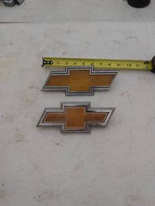 lot 247 image: 2 Chevrolet grill emblems