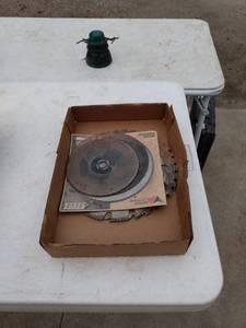 lot 260 image: flat of mixed saw blades